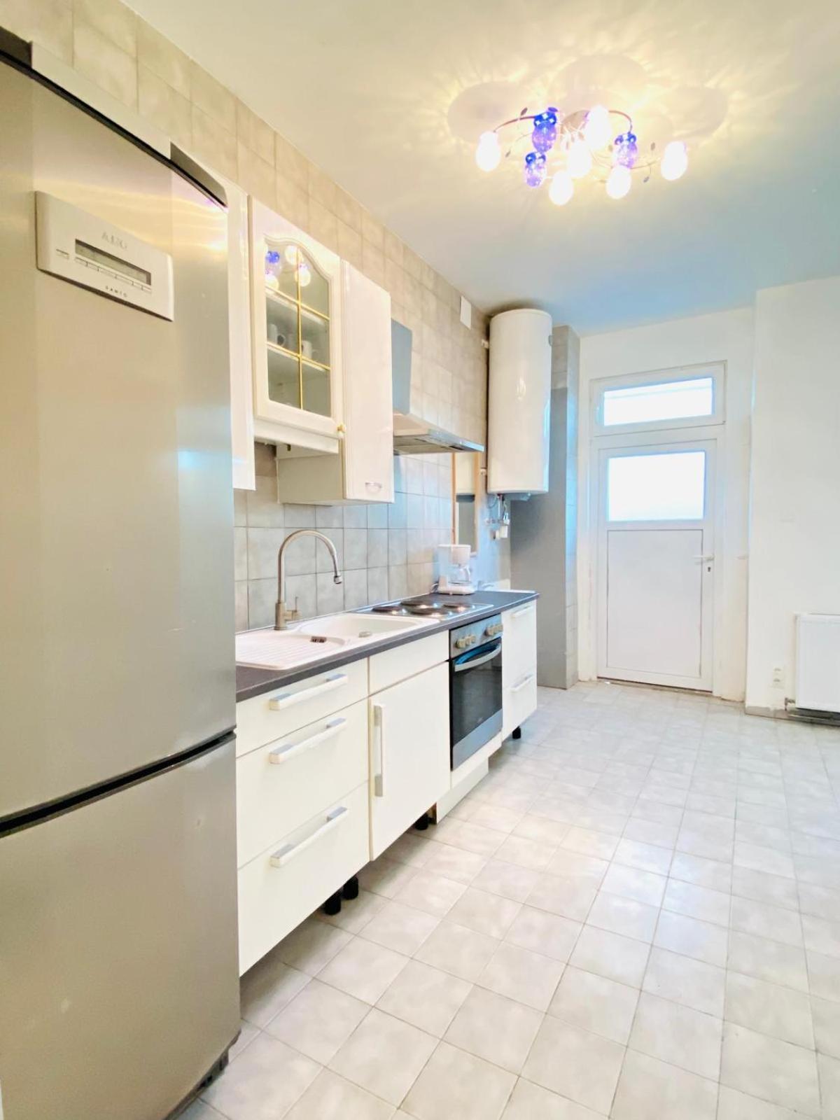 Bright 5br Shared W Great Transport Link Apartamento *
