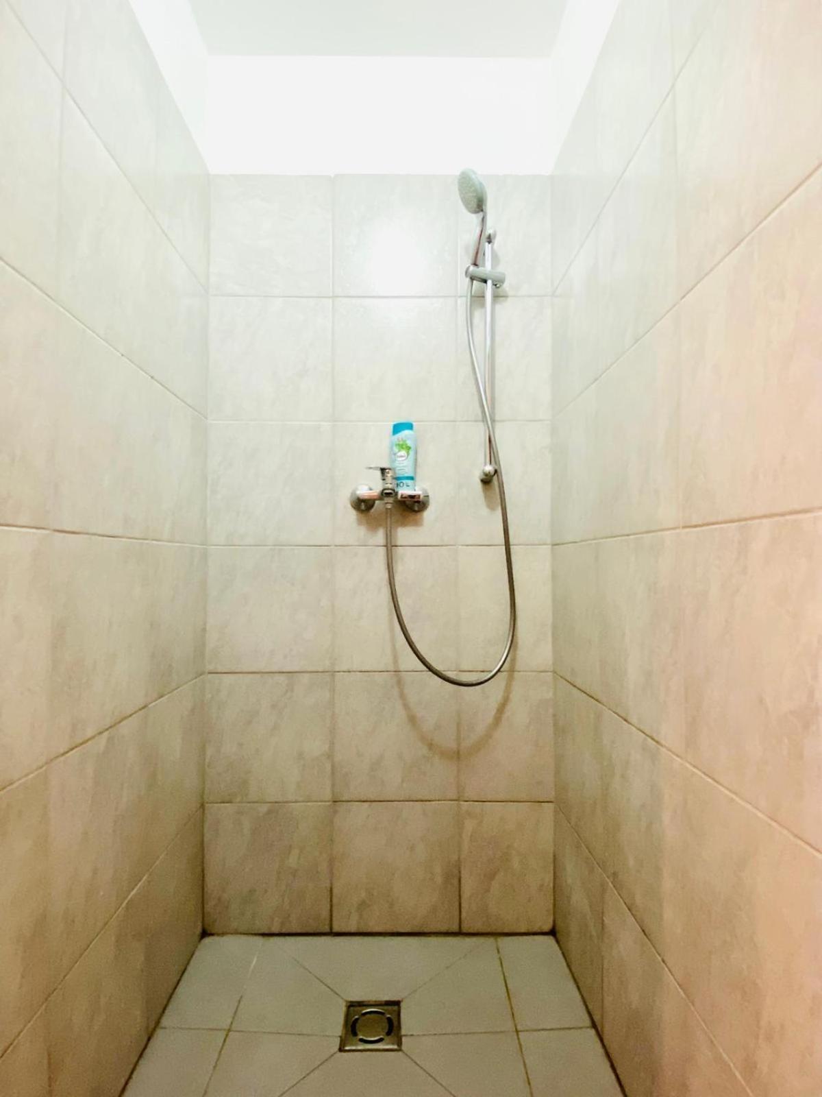 Bright 5br Shared W Great Transport Link Apartamento