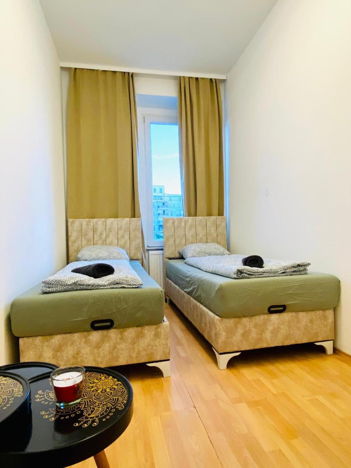 Bright 5br Shared W Great Transport Link Apartamento