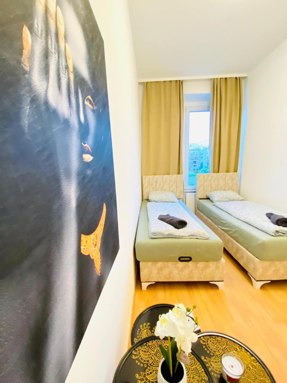 Bright 5br Shared W Great Transport Link Apartamento