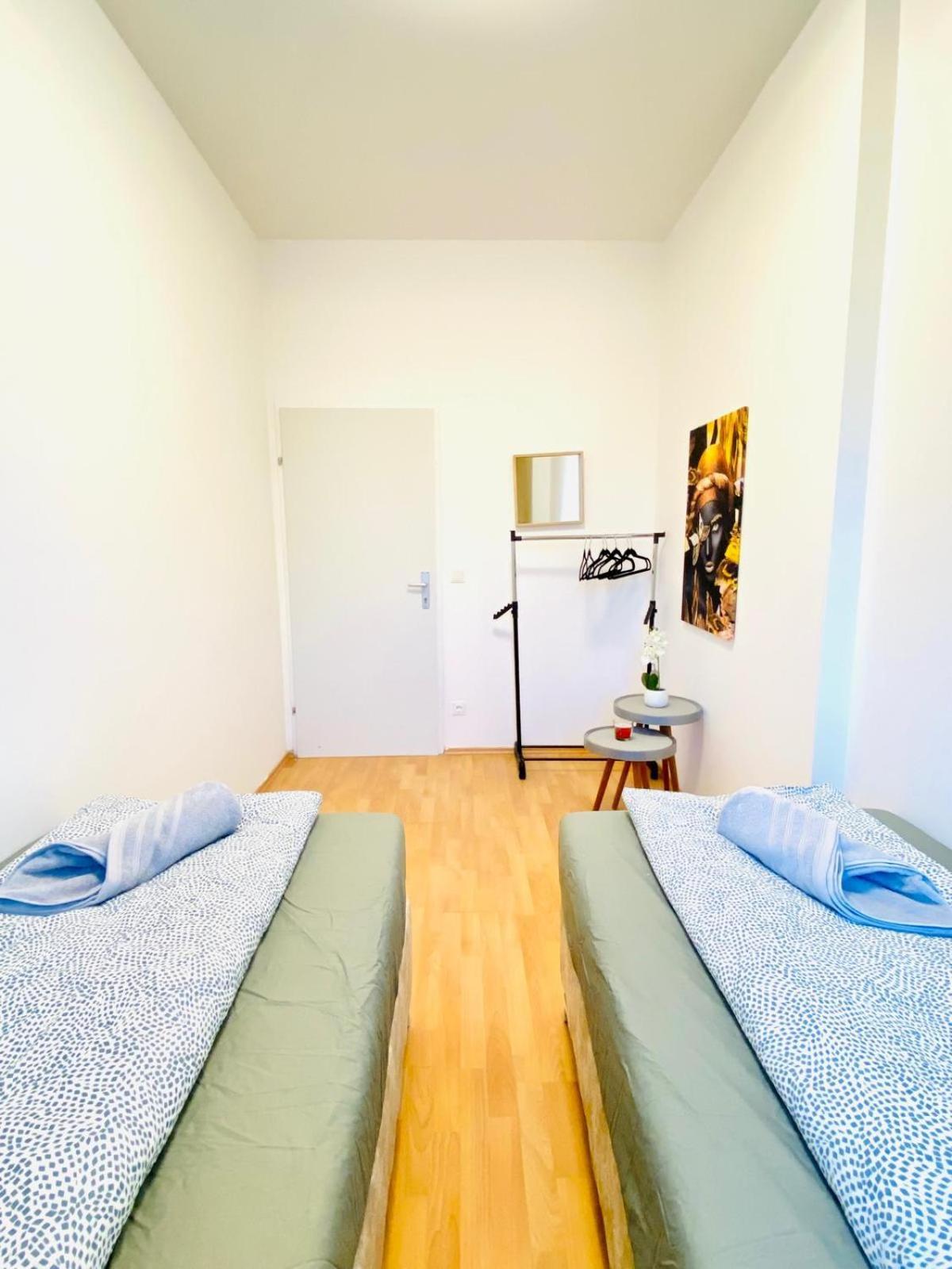 Bright 5br Shared W Great Transport Link Apartment Wien